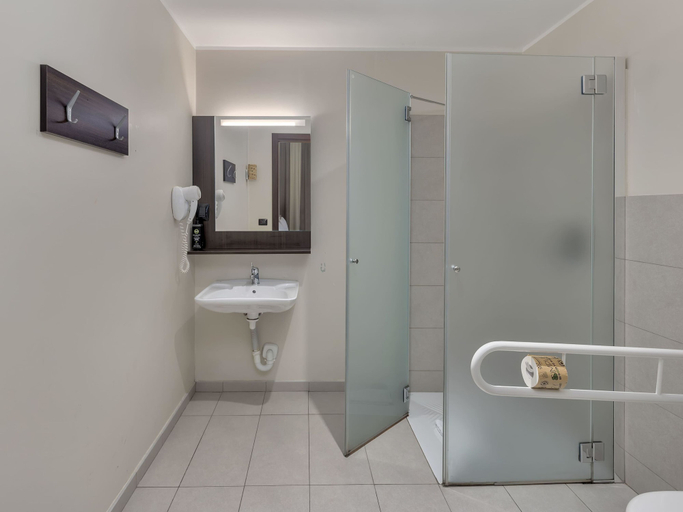 Bathroom 4, B&B Hotel Como Camerlata, Como