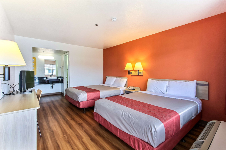 Bedroom 3, Motel 6 Salinas, CA - North Monterey Area, Monterey