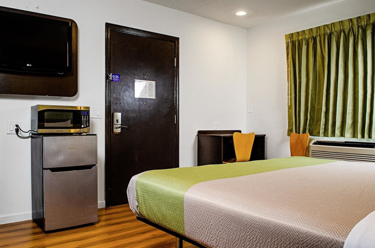 Bedroom 4, Motel 6 Modesto, CA - Downtown, Stanislaus