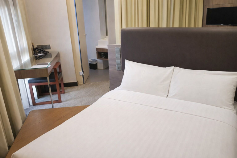 Bedroom 3, Amrise Hotel Kitchener, Singapore