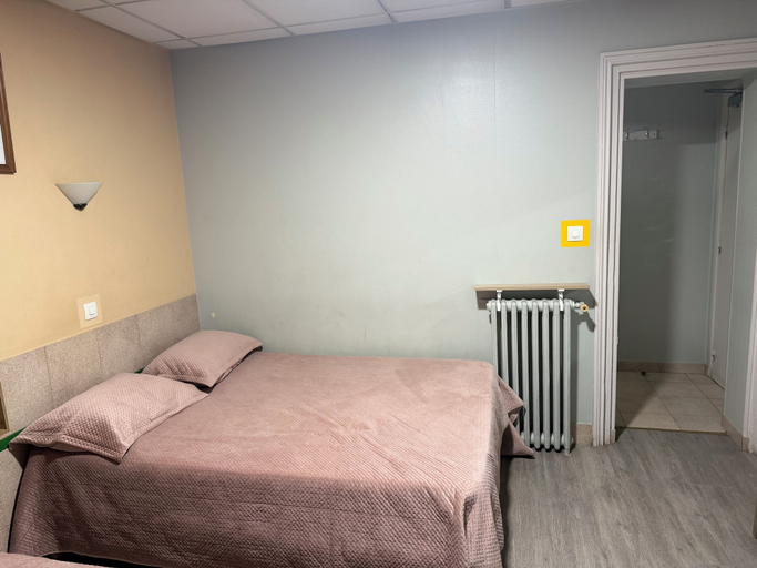 Bedroom 4, Jarry, Paris
