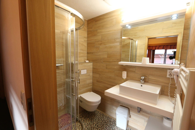 Bathroom 3, Hotel Sonnekalb, Burgenlandkreis