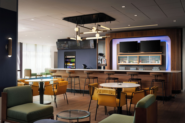 Food & Drinks 4, Courtyard By Marriott Lake City, Columbia
