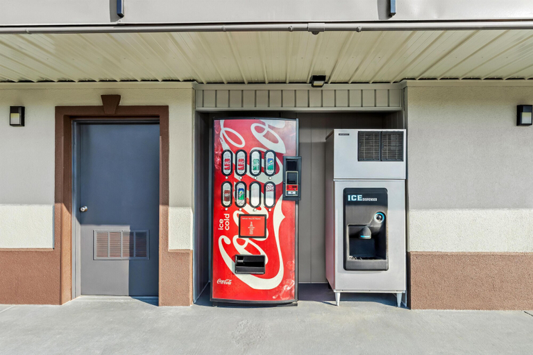 Food & Drinks, Americas Best Value Inn Indianola, Sunflower