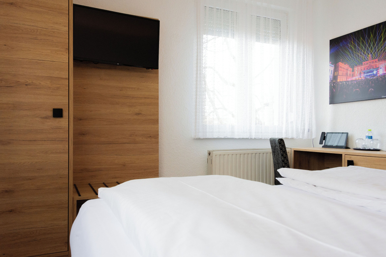 Bedroom 2, Hotel Cocco Bello Smart Check in, Ludwigsburg