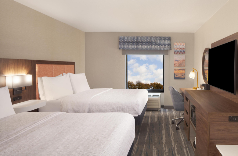 Bedroom 3, Hampton Inn & Suites Cleveland Mentor, Lake