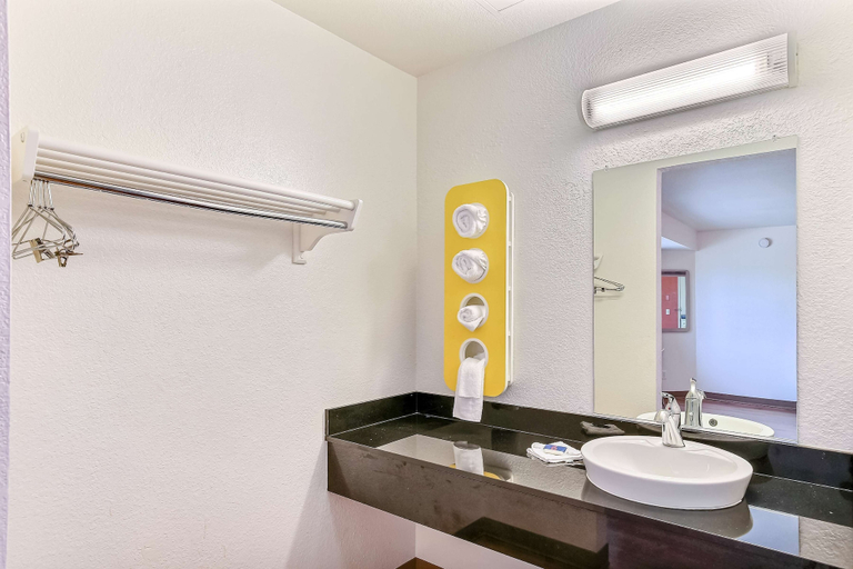 Bathroom 4, Motel 6 Pinole, CA, Contra Costa