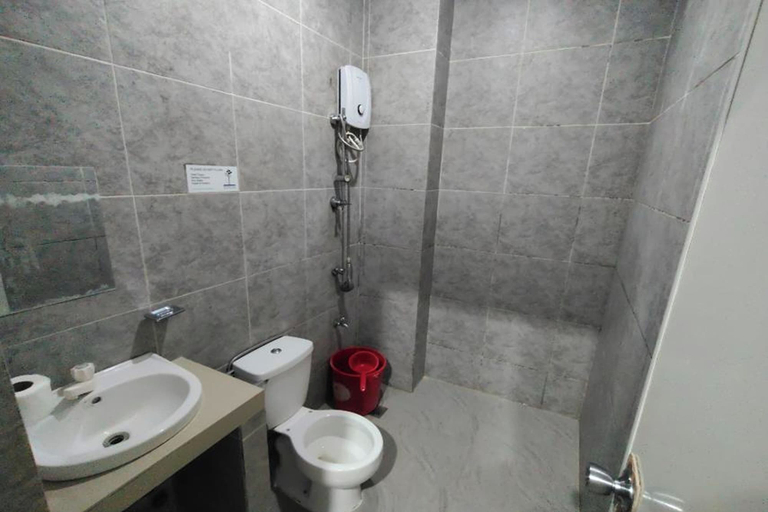 Bathroom 3, Boracay Backpackers, Malay