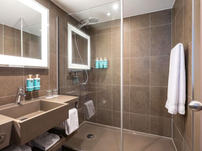Bathroom 5, Novotel Rouen Sud Zenith Parc Expo, Seine-Maritime