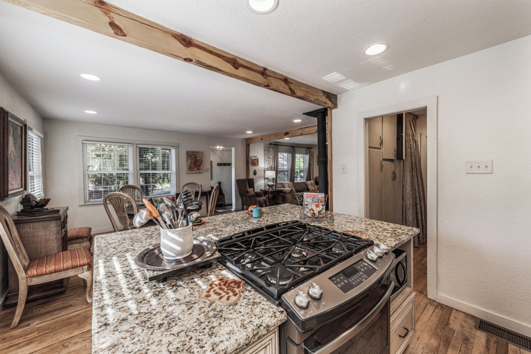 Food & Drinks, Sugar Butter Chalet by Ruidoso Vacation Rentals, Lincoln