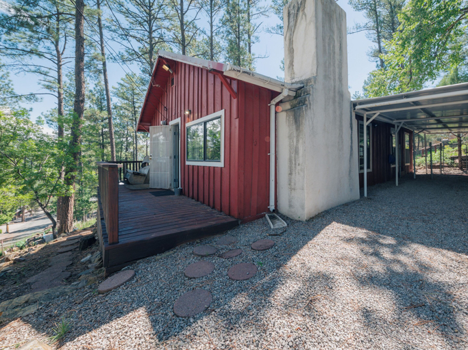 Exterior & Views 2, Midtown Lodge by Ruidoso Vacation Rentals, Lincoln