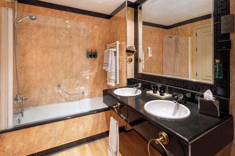 Bathroom 5, Melia Barajas, Madrid