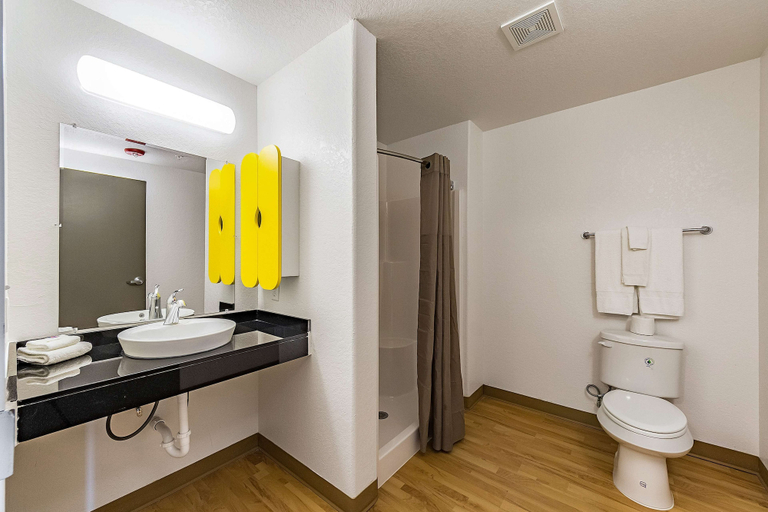 Bathroom 4, Studio 6 New Braunfels, TX, Comal