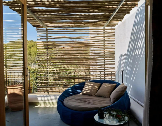 Others 4, Gare du Nord Hotel, Baleares