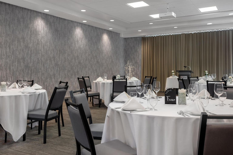 Food & Drinks 5, Hilton Garden Inn Sudbury, Greater Sudbury