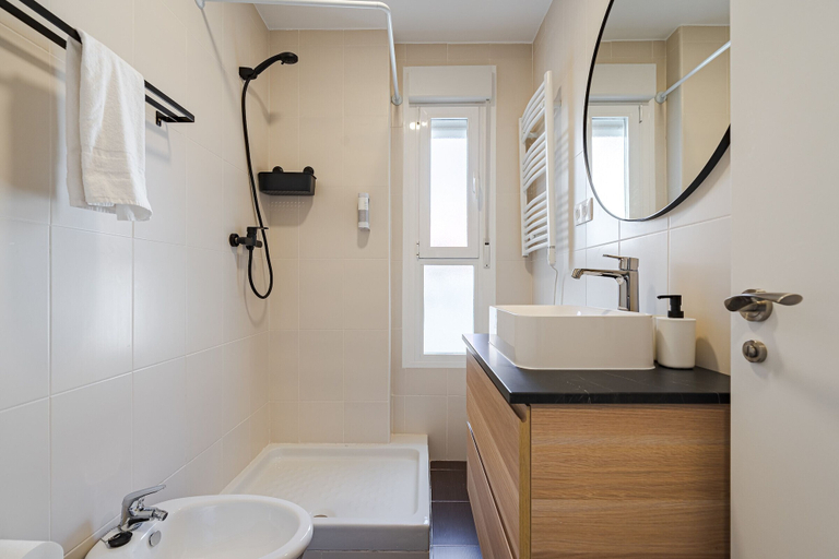 Bathroom 4, Mad Apartments by Olala Homes, Madrid