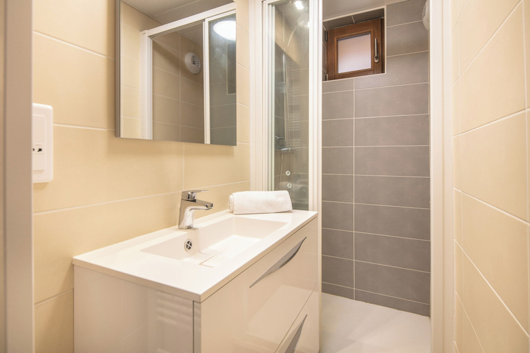 Bathroom, VVF Les Écrins Saint-Léger-les-Mélèzes, Hautes-Alpes