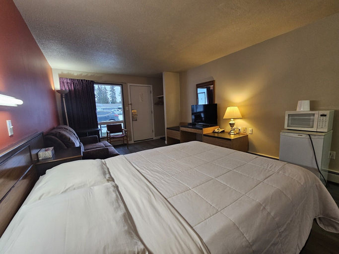 Bedroom 3, Howard Johnson by Wyndham Edson, Division No. 14