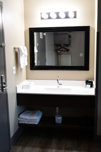 Bathroom 4, Cobblestone Inn & Suites - Trenton, Grundy