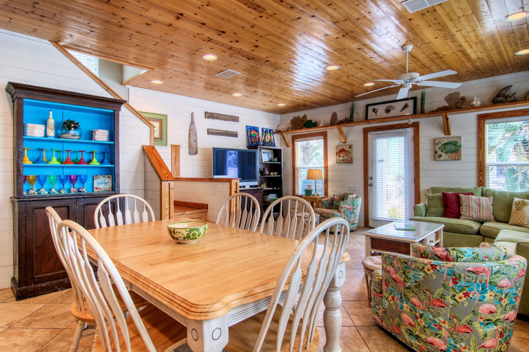 Food & Drinks, The Ohana Hut by Silver Sands Vacation Rentals, Nueces