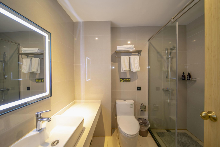 Bathroom 3, GreenTree Inn Yiyang North Bus Station , Yiyang