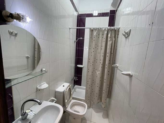 Bathroom 4, Family Palace Downtown Cairo, 'Abdin