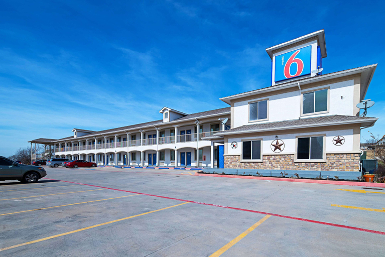 Exterior & Views 2, Motel 6 Rhome, TX, Wise
