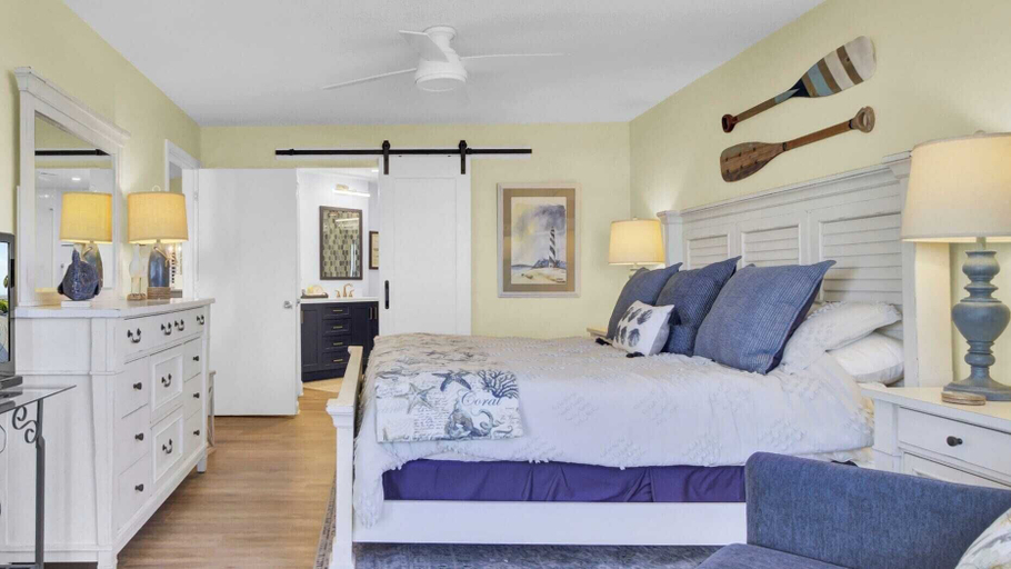 Bedroom 3, 402 Summerhouse by Avantstay Beachfront Condo w/ Community Pool Access, Charleston