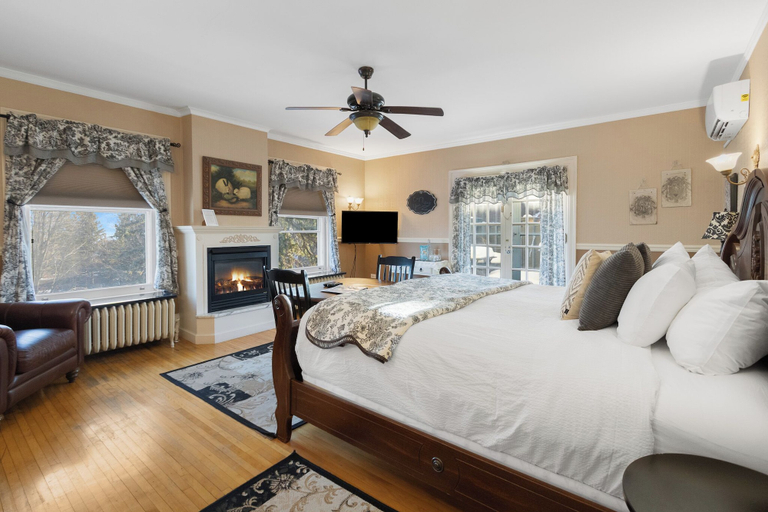 Bedroom 3, Historic Salyards Mansion by Heirloom Boutique Collection, Saint Louis