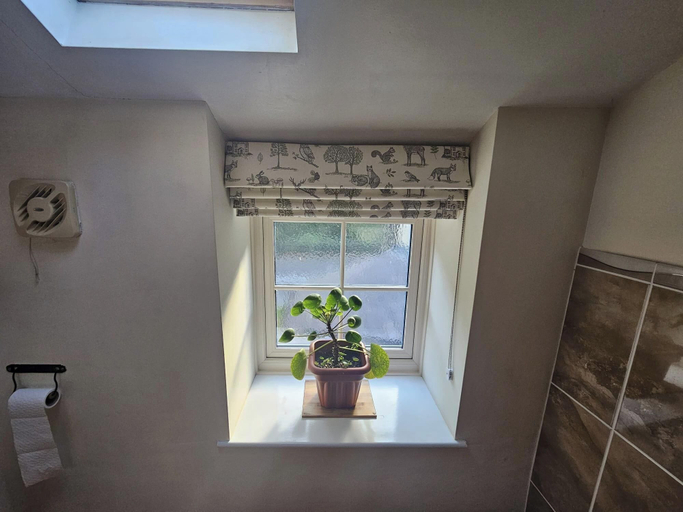 Bathroom 3, Rose Cottage - Cosy Cottage in Millers Dale, Derbyshire