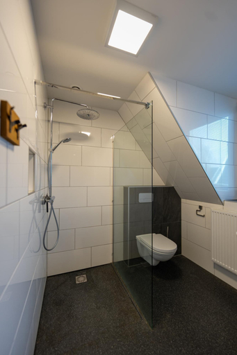 Bathroom 3, Waterdorp Burdaard, Ferwerderadiel
