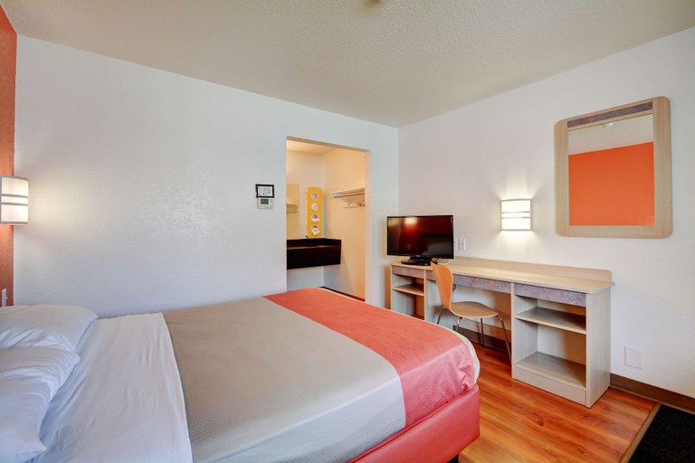 Bedroom 3, Motel 6 Southington, CT - Hartford, Hartford
