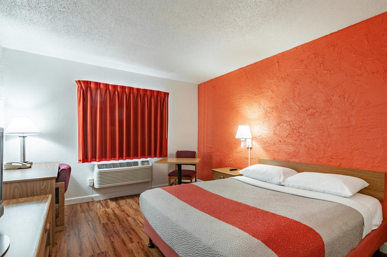 Bedroom 3, Motel 6 Naperville, IL, Dupage