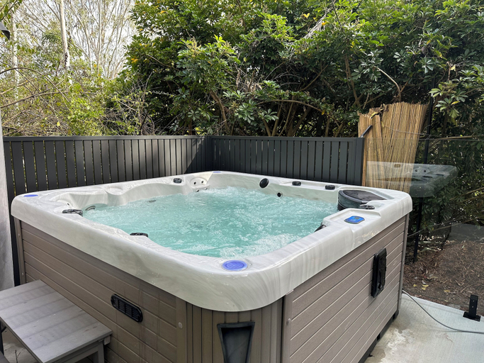 Sport & Beauty 3, Hunchy Hideaway, Maroochy