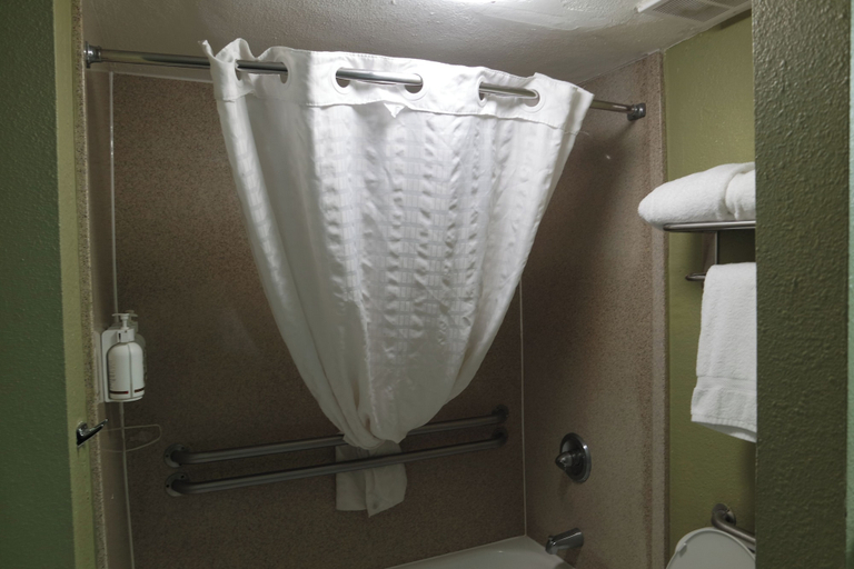 Bathroom 4, Travelodge by Wyndham North Charleston, Charleston