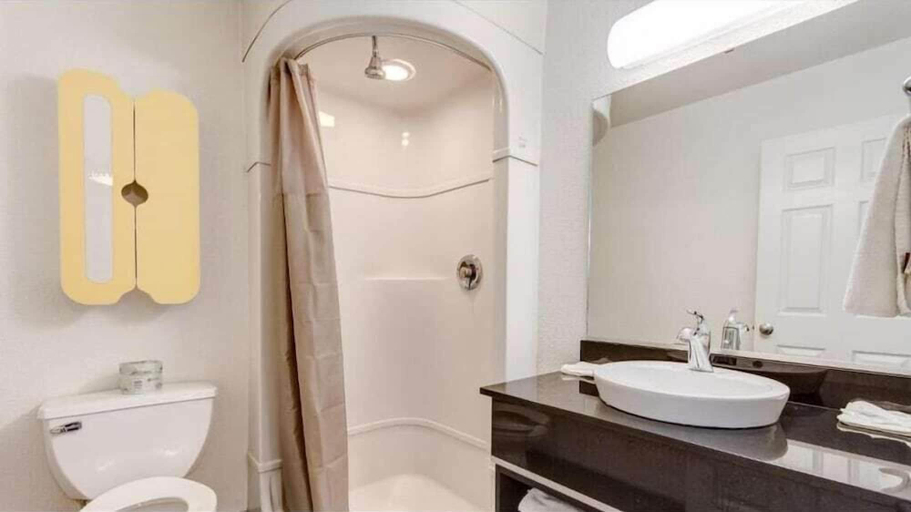 Bathroom 4, Studio 6 El Paso, TX - East GA, El Paso