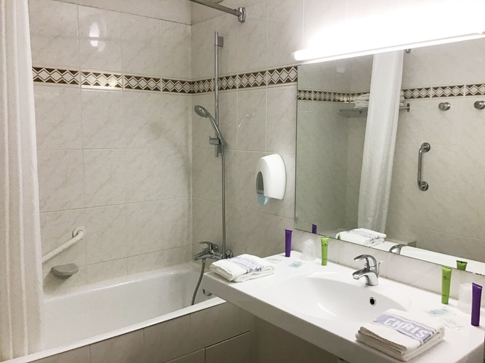 Bathroom, Christ Roi, Hautes-Pyrénées