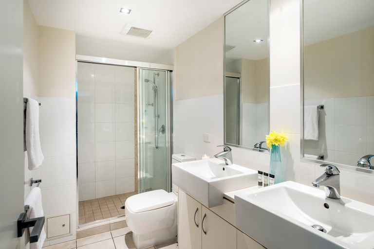 Bathroom, Oaks Ipswich Aspire Suites, Ipswich - Central