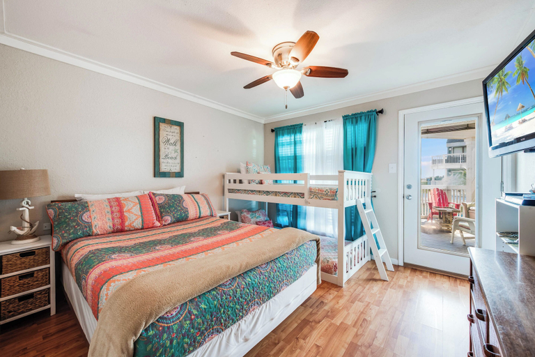 Bedroom, Gulf Breeze by Silver Sands Vacation Rentals, Nueces
