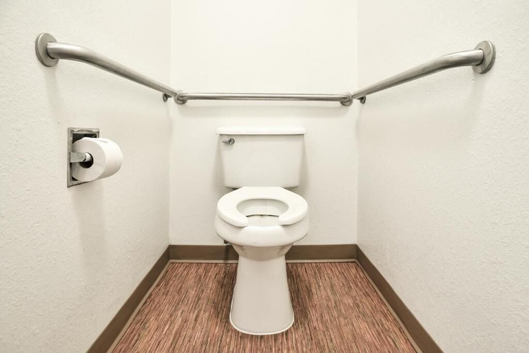 Bathroom 4, Motel 6 Saint Joseph, MO, Buchanan