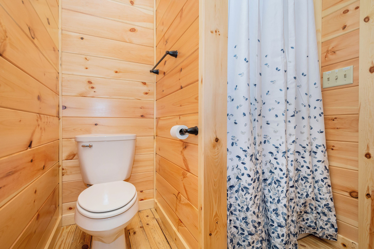 Bathroom 4, Wander Inn by Taylor Made Deep Creek, Garrett