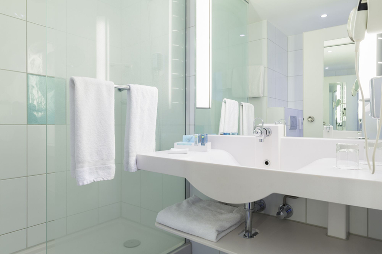 Bathroom 5, Novotel Frankfurt City, Frankfurt am Main
