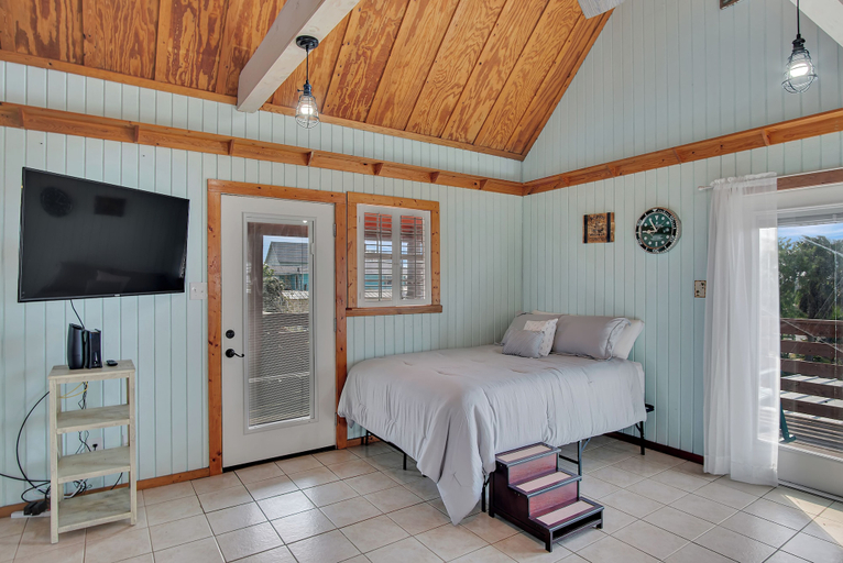 Bedroom 2, Beachin' Country by Silver Sands Vacation Rentals, Nueces
