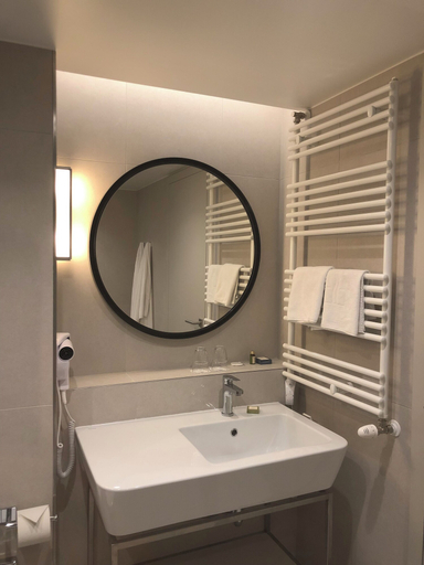 Bathroom 4, Hotel Erzsébet City Center Budapest, a member of Radisson Individuals, Budapesti