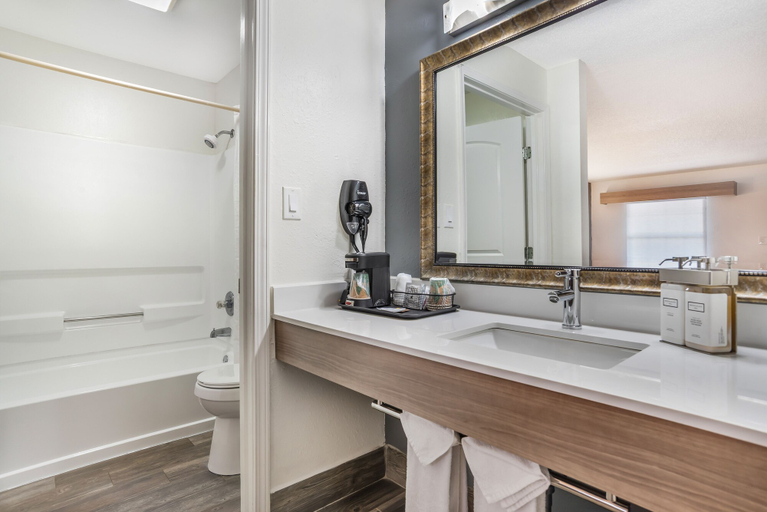 Bathroom 4, Key West Inn Fairhope Al, Baldwin
