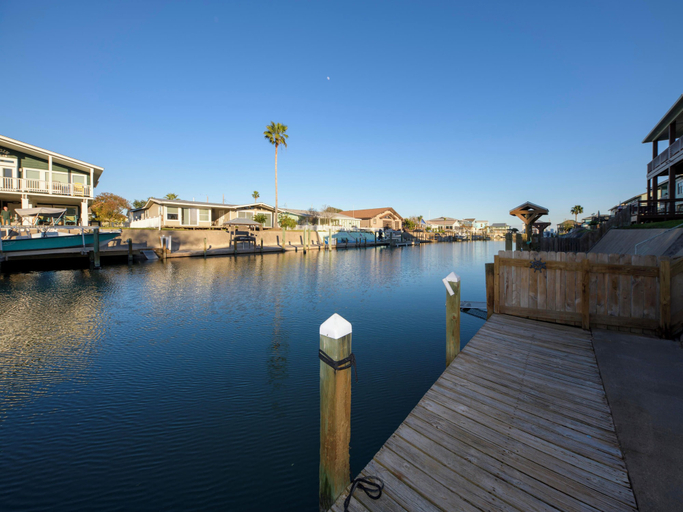 Sport & Beauty 5, Palm Tiki by Miss Kitty’s, Aransas