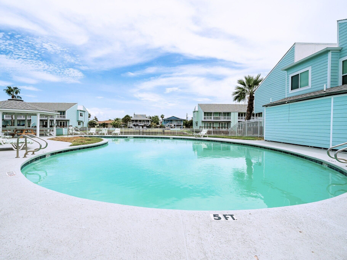 Sport & Beauty 4, The Salty Aloha by Miss Kitty’s, Aransas