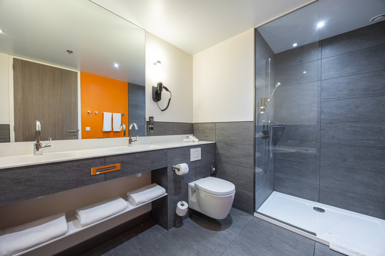 Bathroom 5, Leonardo Hotel Amsterdam Rembrandtpark, Amsterdam