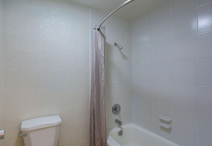 Bathroom 4, Motel 6 Wenatchee, WA, Chelan