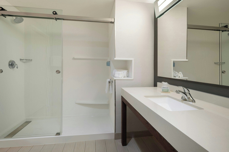 Bathroom 4, Courtyard by Marriott Redwood City, San Mateo
